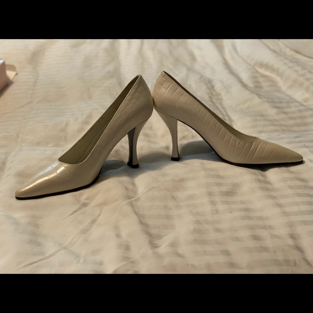 Charles Jourdan Creamy iridescent crock print